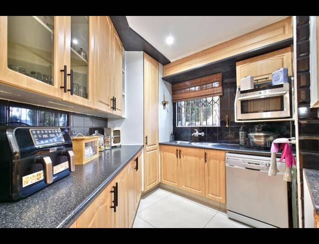 4 BEDROOM HOUSE FOR SALE IN BASSONIA